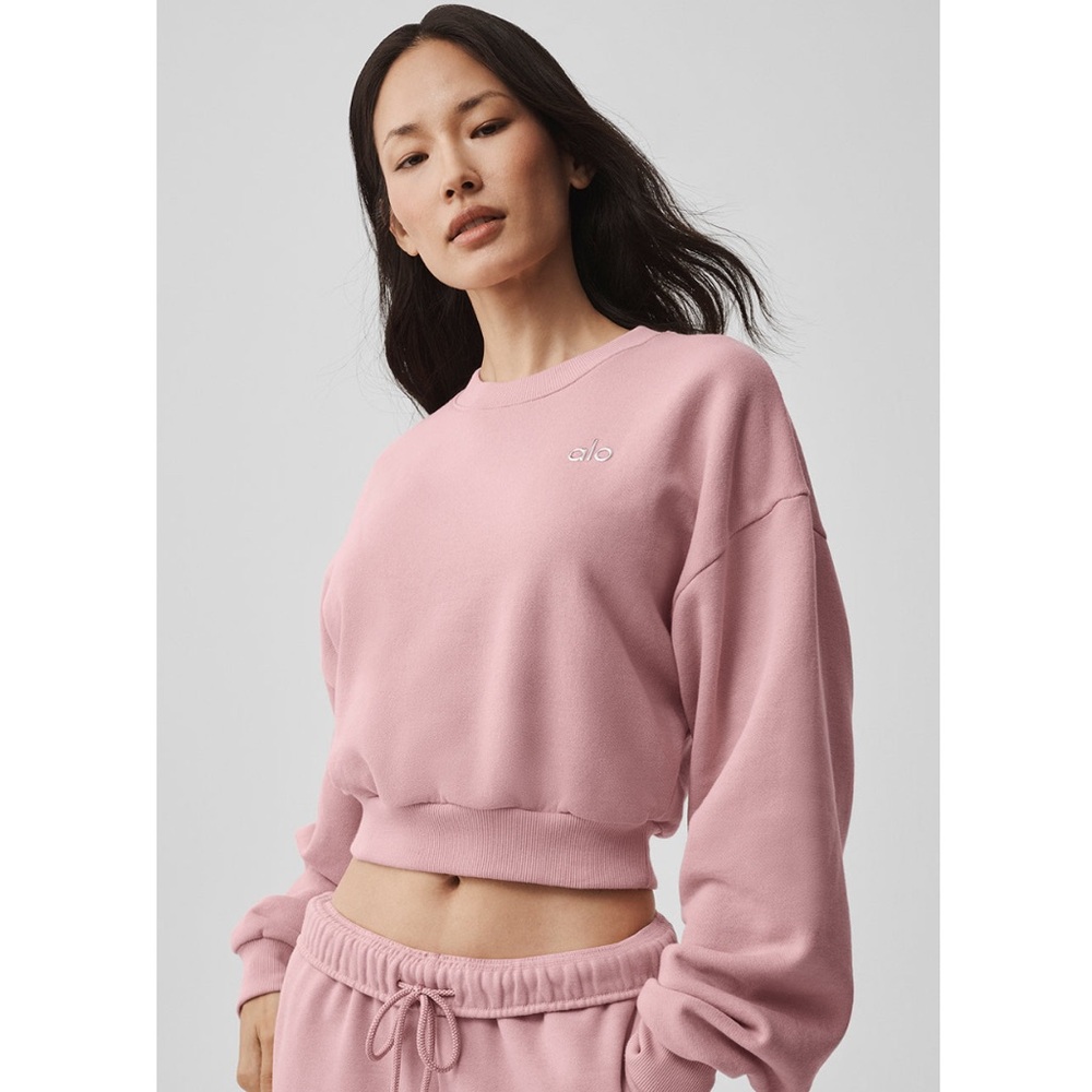 Alo cropped accolade crewneck in Vintage Pink